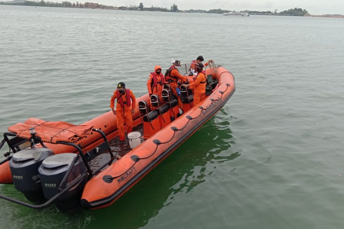 Rescue workers dispatched to locate missing tugboat skipper