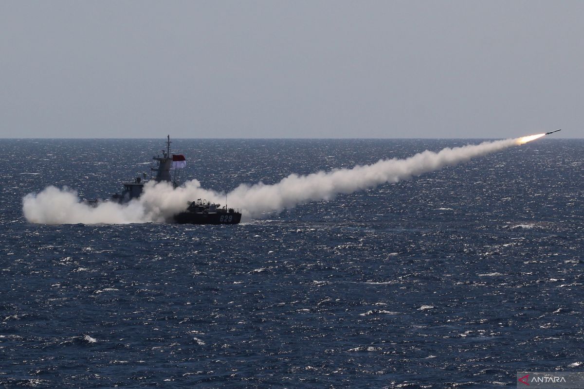 RI, Brunei warships conduct VBSS exercises, maneuvers, weapons firing