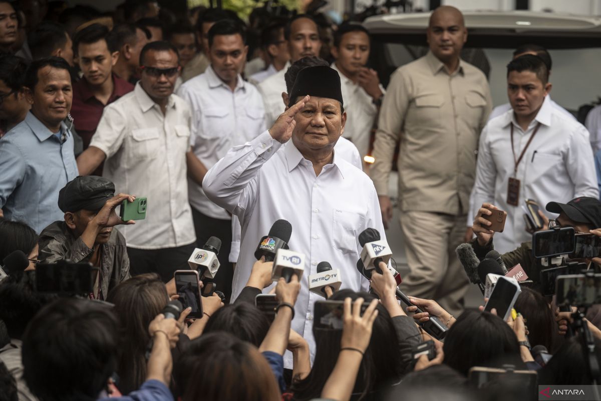Prabowo thanks President Jokowi for smooth running of elections