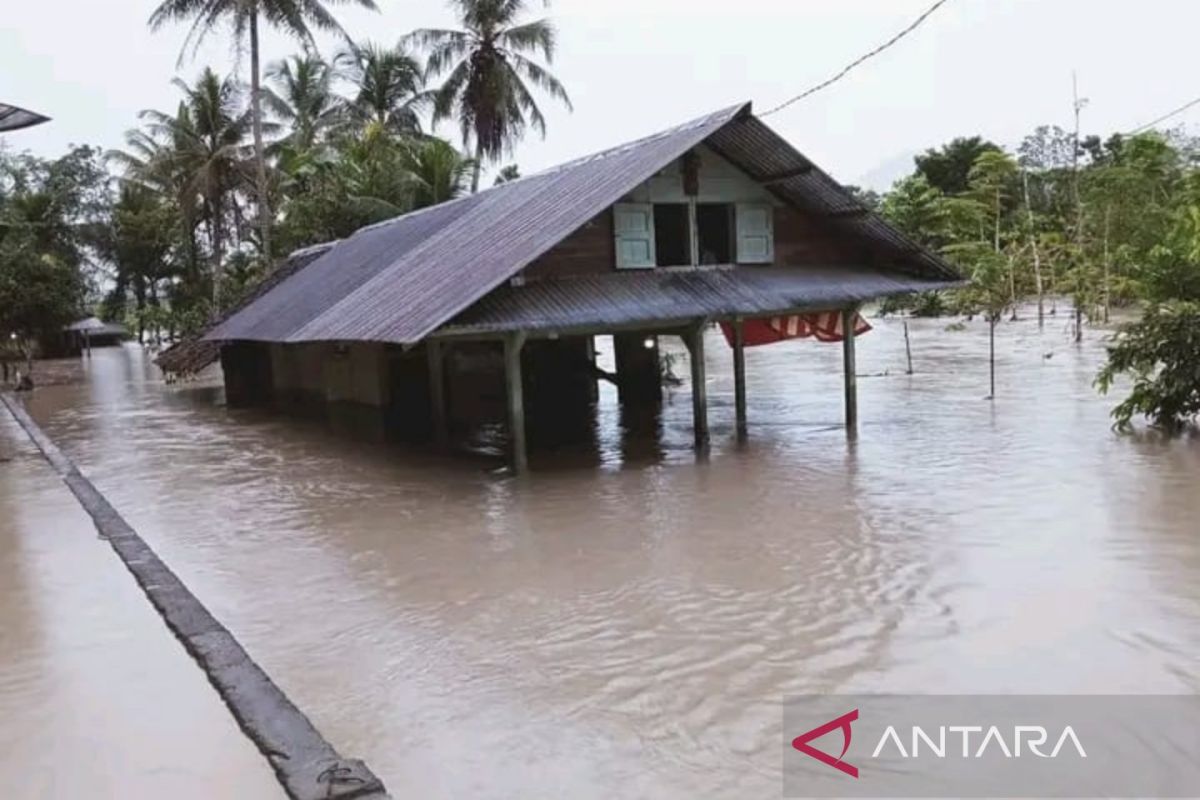 West Nias floods hit around 4,000 residents