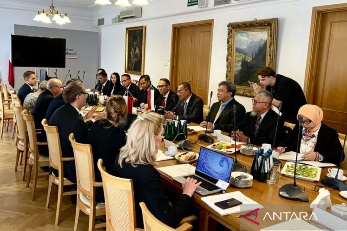 Ministry oversees MLA, extradition negotiations with Poland